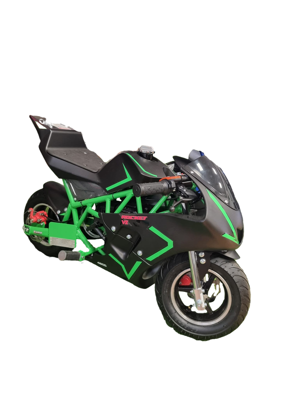 Motocicletta sportiva nera e verde su sfondo bianco