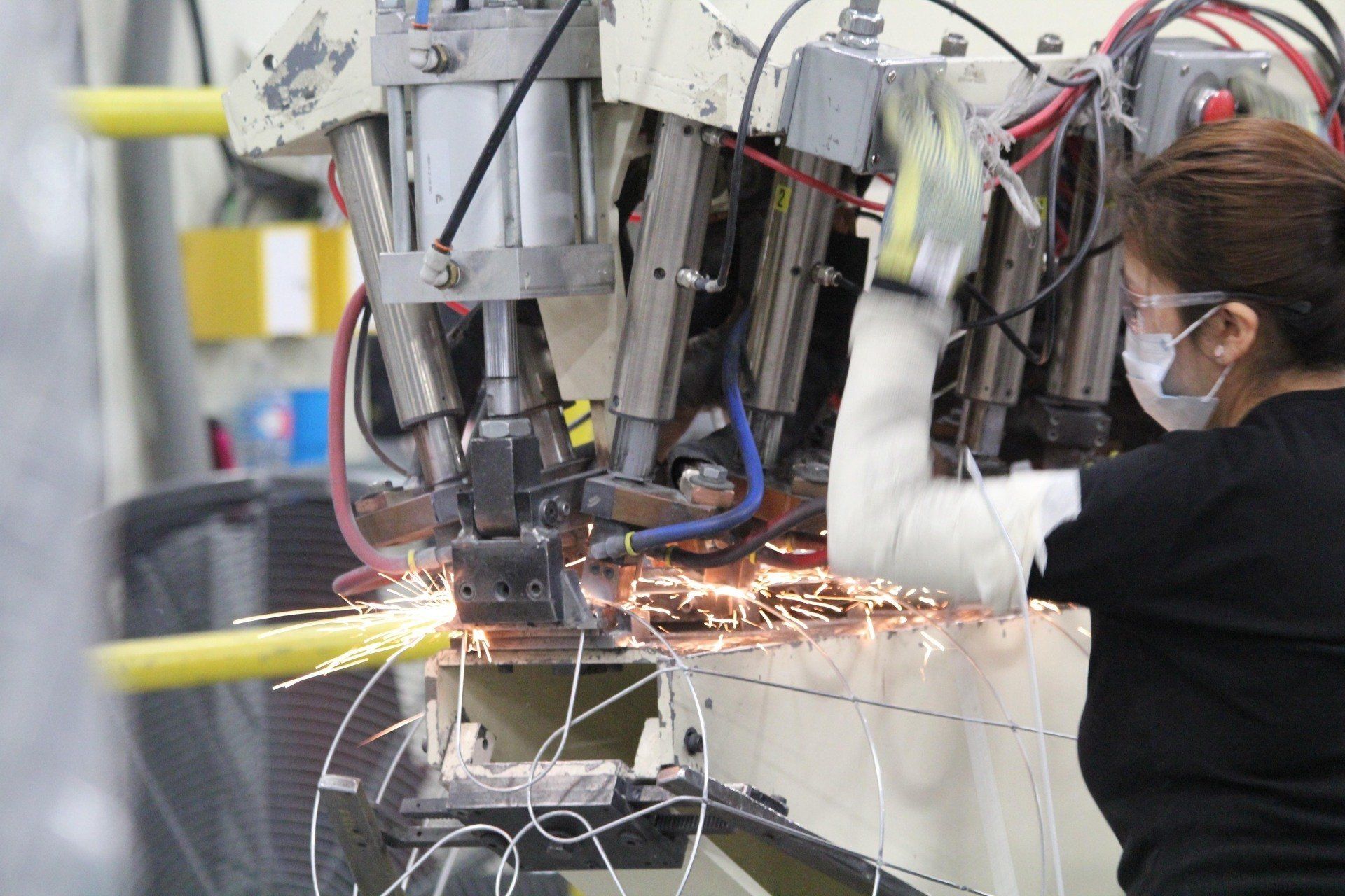 Machine cutting wires for baskets.