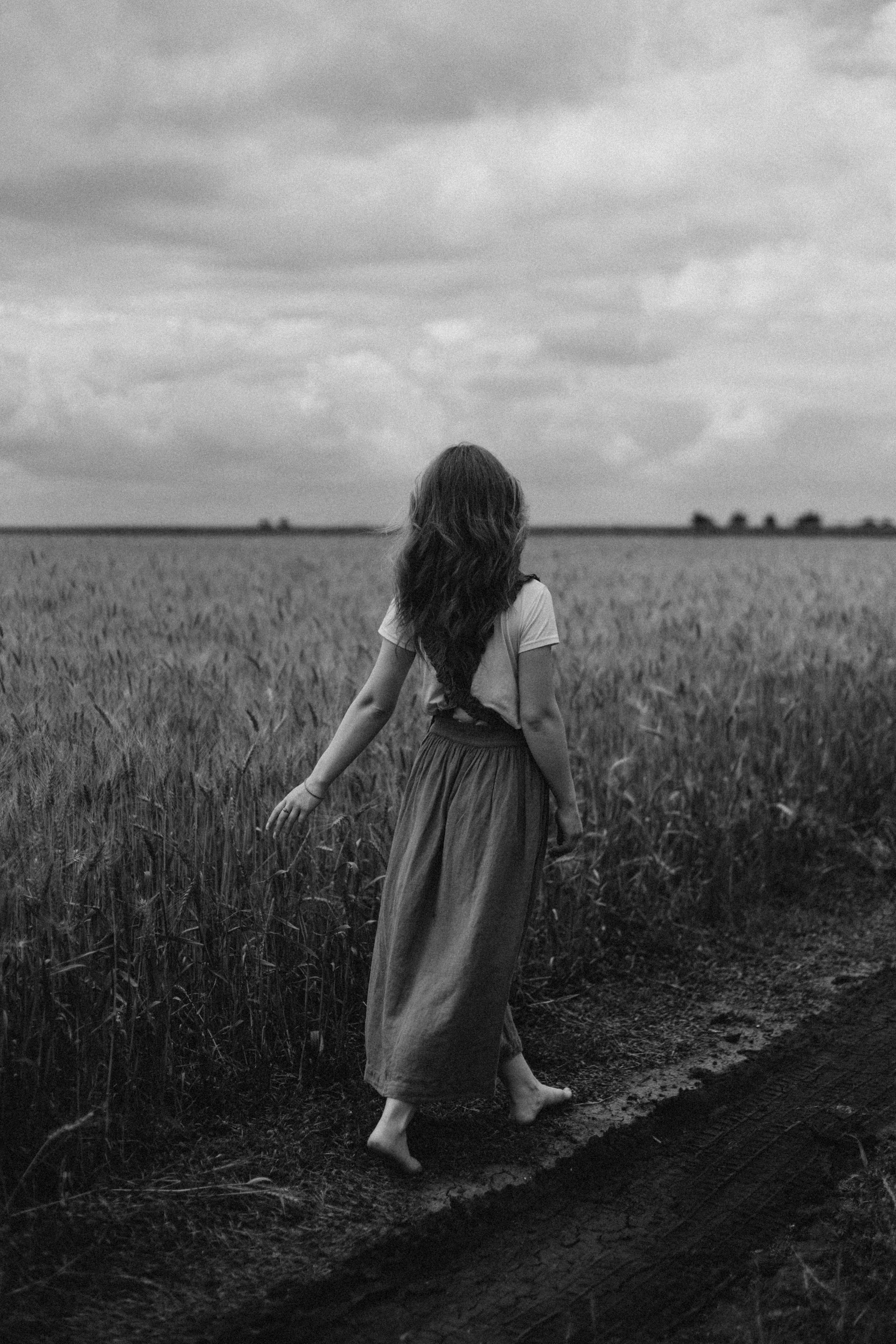 girl walking through the london meadows barefoot