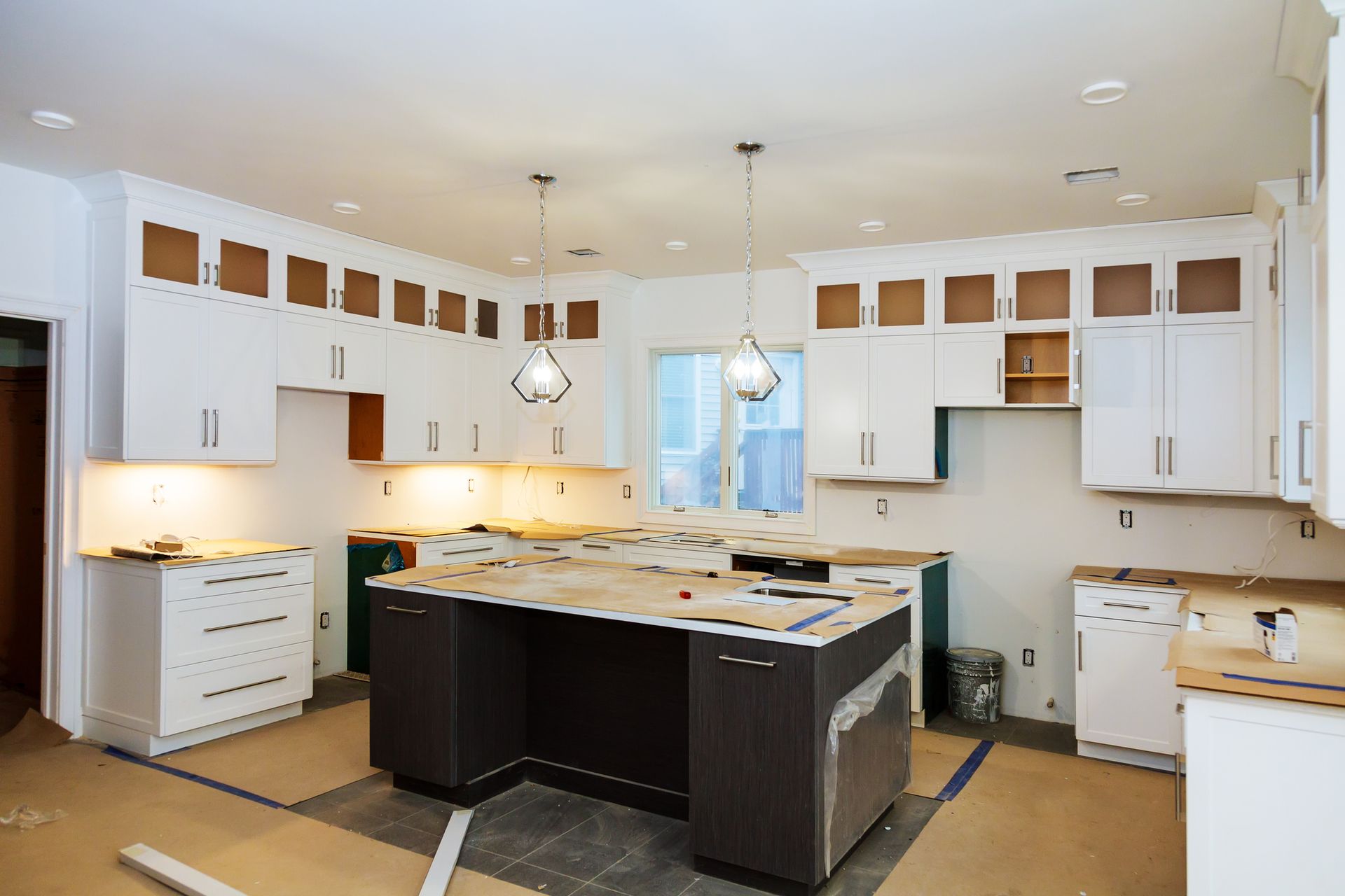 A kitchen renovation in Milwaukee, WI, by Oak Creek Plumbing and Remodeling, showcasing modern desig