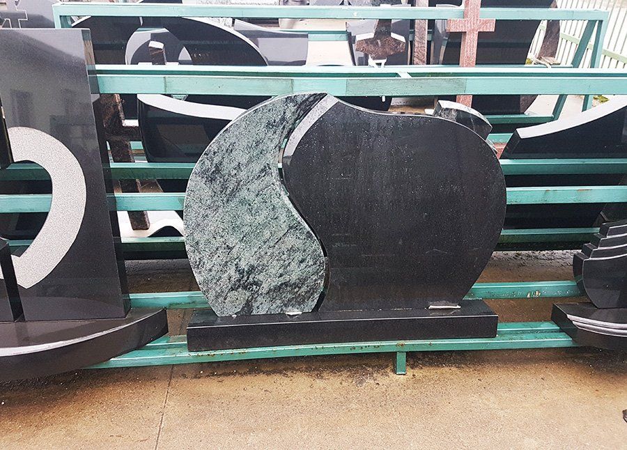 Dviejų dalių paminklai