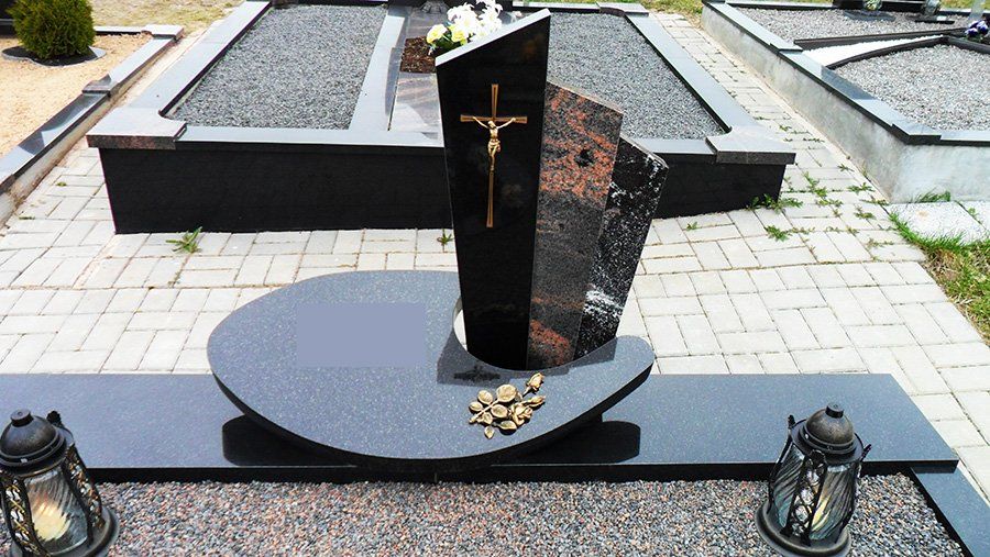 trijų dalių paminklai