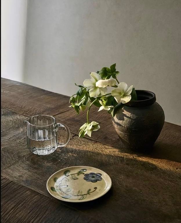 decor image of a rustic wooden table and white flowers
