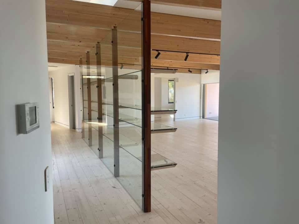 An Empty Room With A Glass Wall And Wooden Beams — GGS Alice Glass & Aluminium In Ciccone, NT