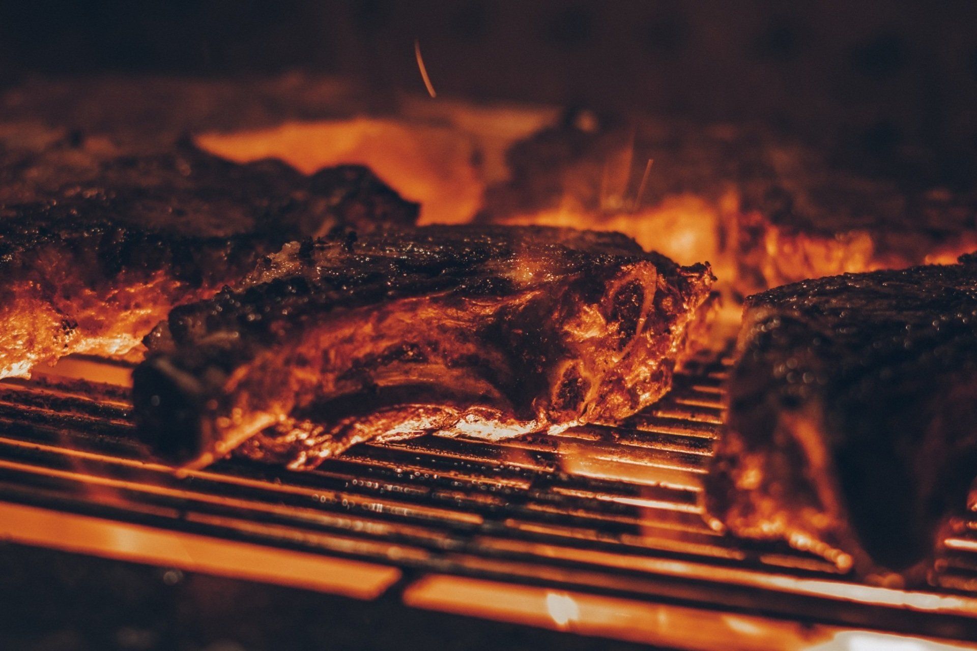 Grill houtskooloven van x-oven perfect voor vlees te grillen
