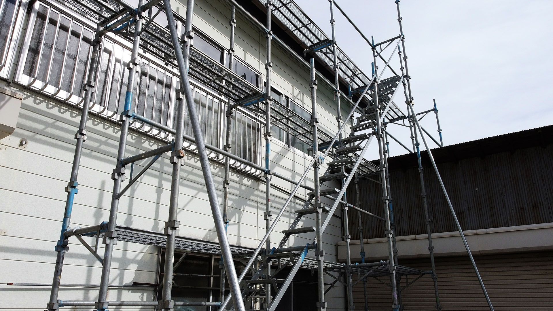 scaffolding on house