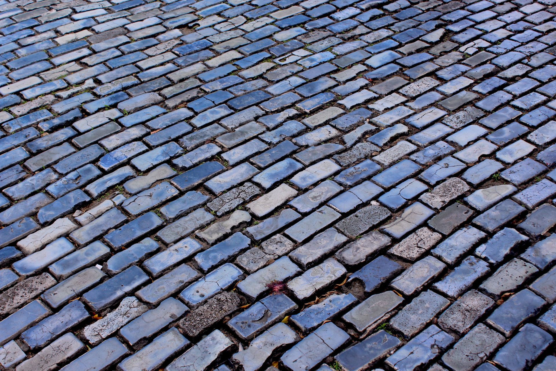 Cobblestone sidewalk with a rustic and charming texture, providing a historic and timeless pathway for pedestrians.
