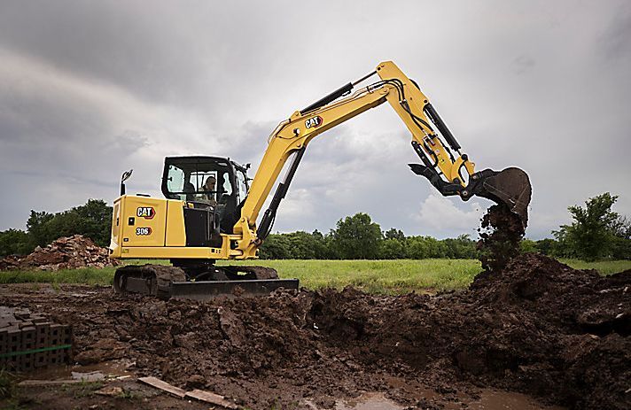 CAT 6-tonne excavator hire