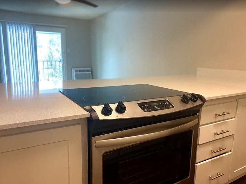 Range | Falcon Run Apartments in Englewood, CO