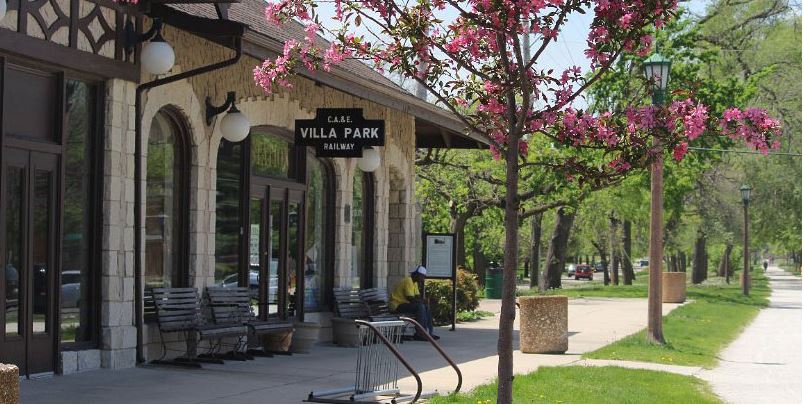A building with a sign that says villa park on it