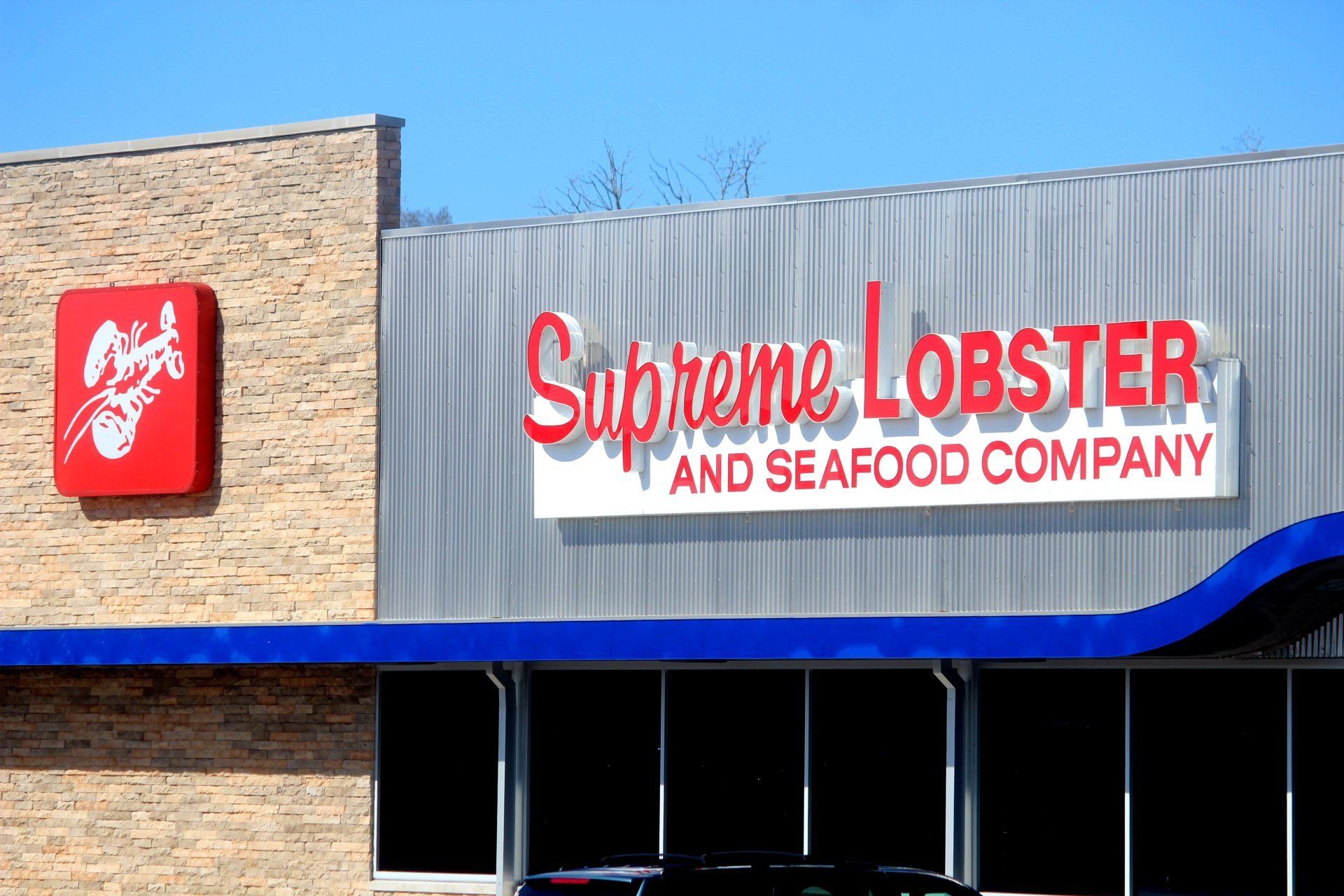 The front of a supreme lobster and seafood company restaurant