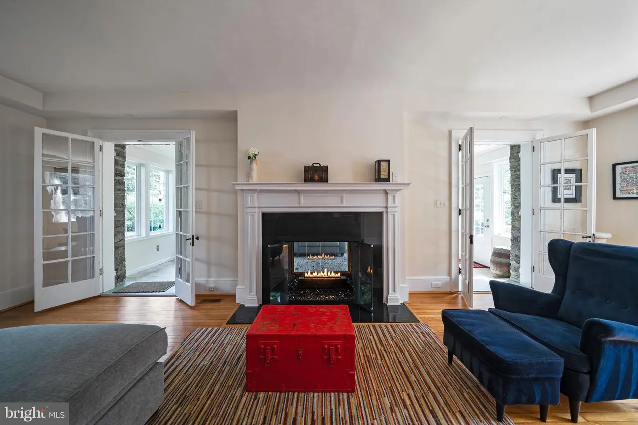 There is a fireplace in the middle of the living room.