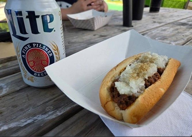 A taste wiener with a can, on a bench in Florida.