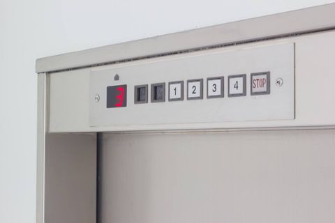 display dei piani sull'ascensore