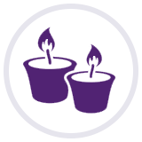 Kerzen stehen sinnbildlich für Erinnern und Abschied – passend zu Bestattungen und Trauerfeiern in Darmstadt