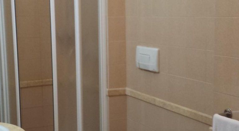 box doccia in stanza hotel