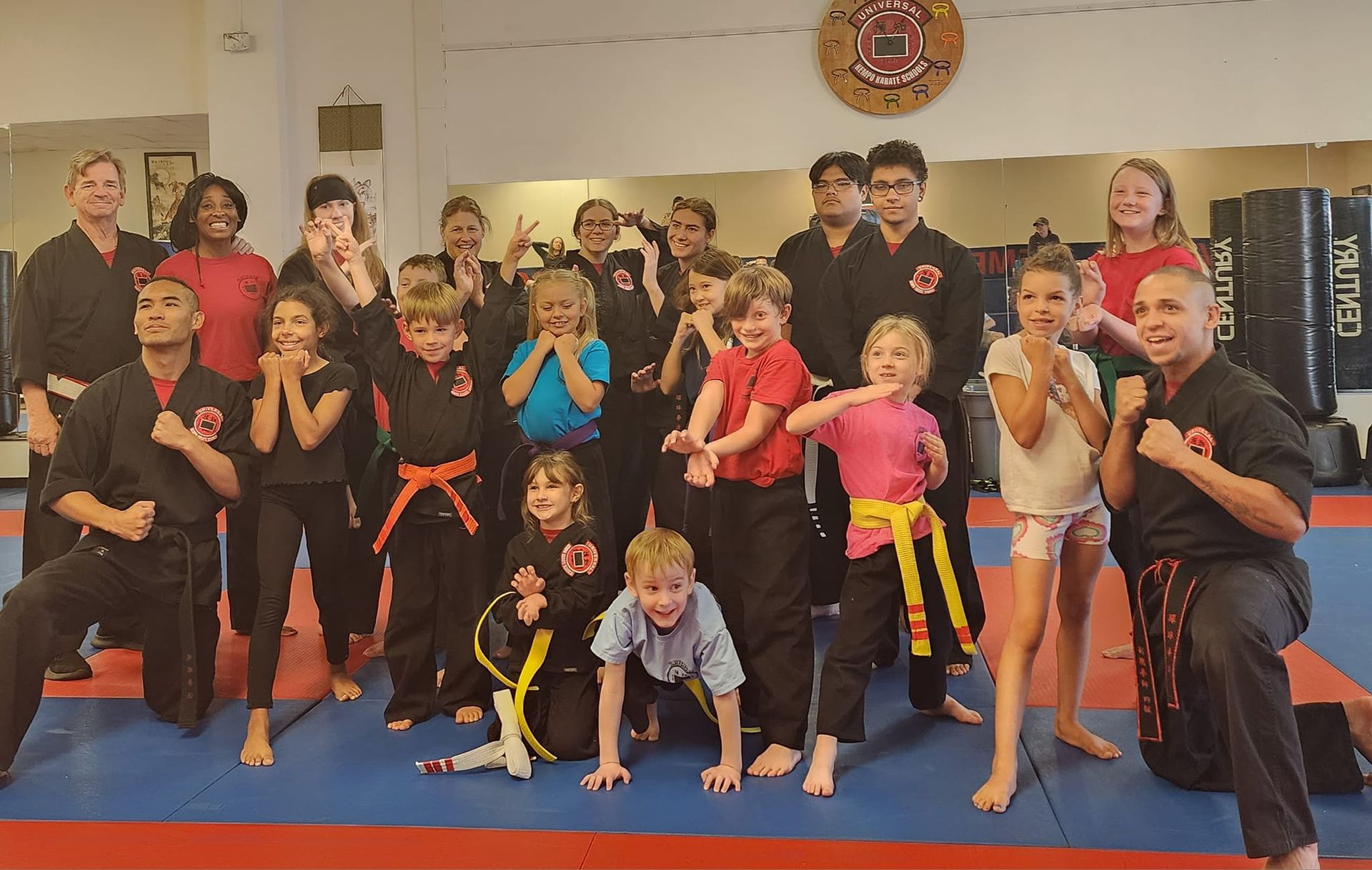 A group of people are posing for a picture in a gym.
