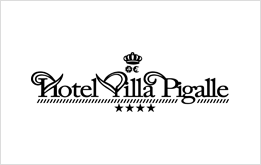 Logo dell'Hotel Villa Pigalle con una corona, il nome in corsivo e tre stelle.