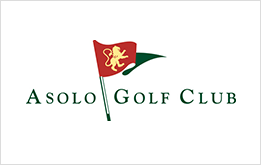 Logo dell'Asolo Golf Club: bandiera rossa con leone dorato, bandiera verde, testo verde su sfondo bianco.