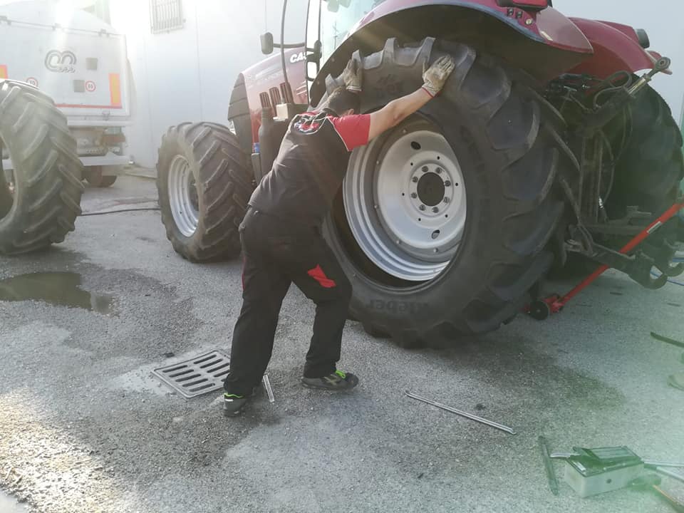 Controllo pneumatici mezzi agricoli