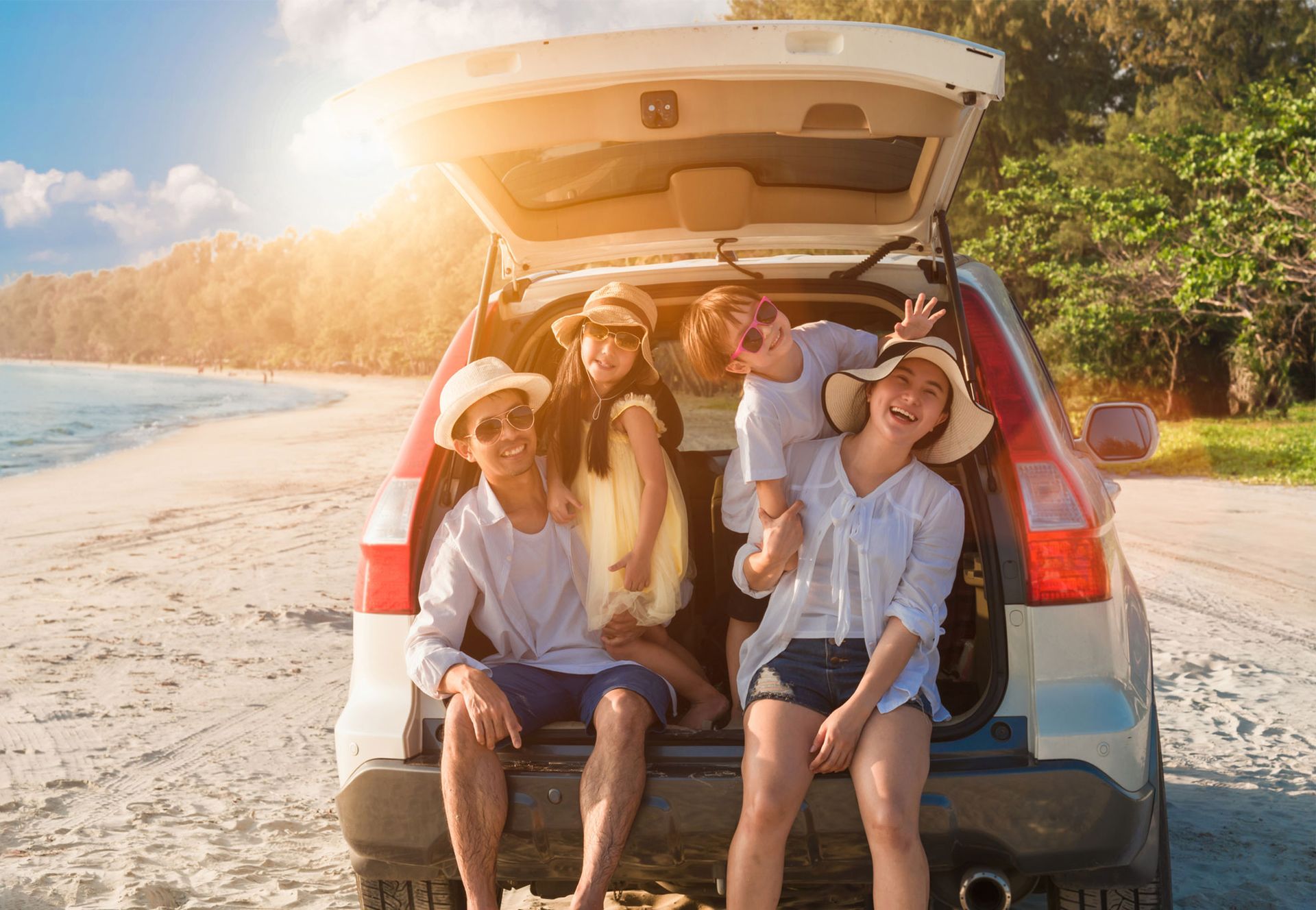 Happy Family At The Back Of The Car – Phoenix, AZ – SkyCo Travel