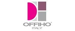 Un logotipo rosa y gris para Offiho Italia sobre un fondo blanco.