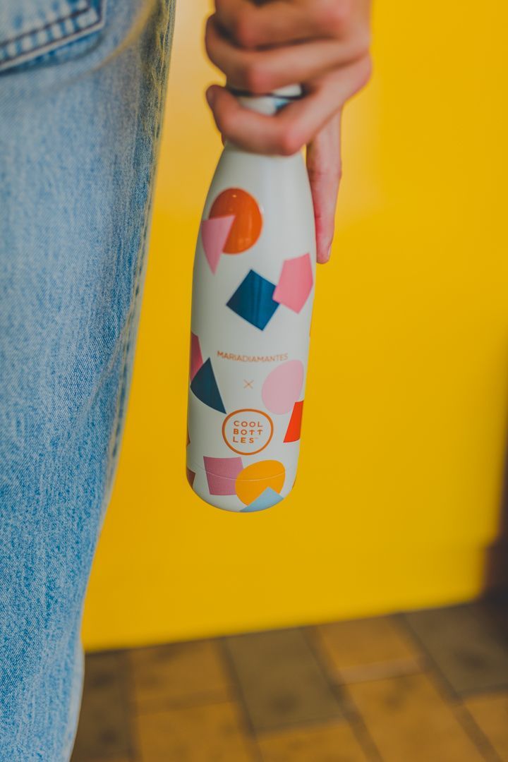 Garrafa térmica da Cool Bottles com formas geométricas