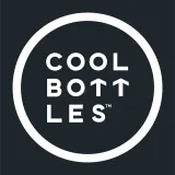 Logo da cool bottles a branco com fundo preto