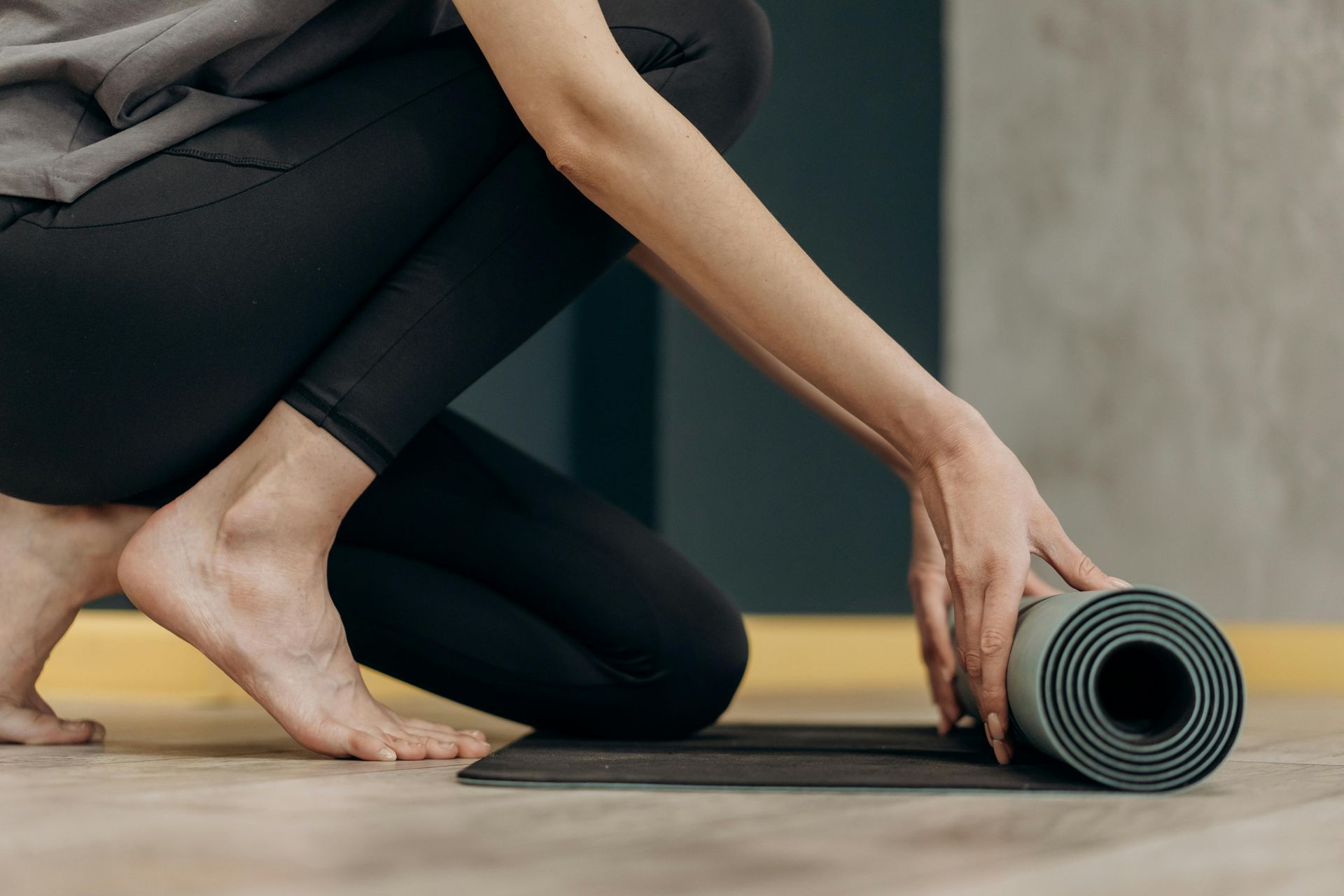 woman unrolling yoga mat