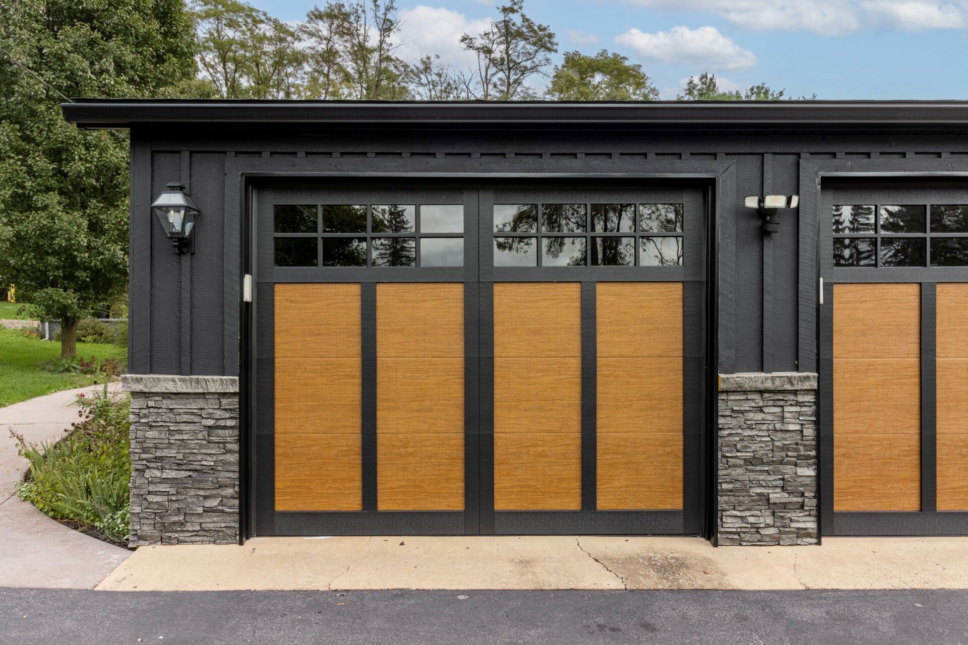 Affordable custom garage doors and garage door installation Lock haven and Williamsport