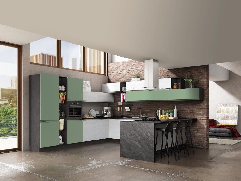 Cucina moderna con mobili verdi e bianchi, isola nera e parete con mattoni a vista.