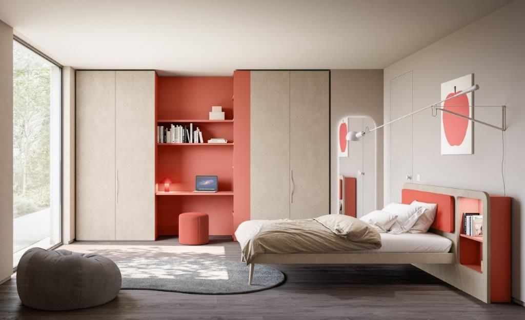 Camera da letto moderna con letto, armadio, scrivania e parete decorativa dipinta in corallo.