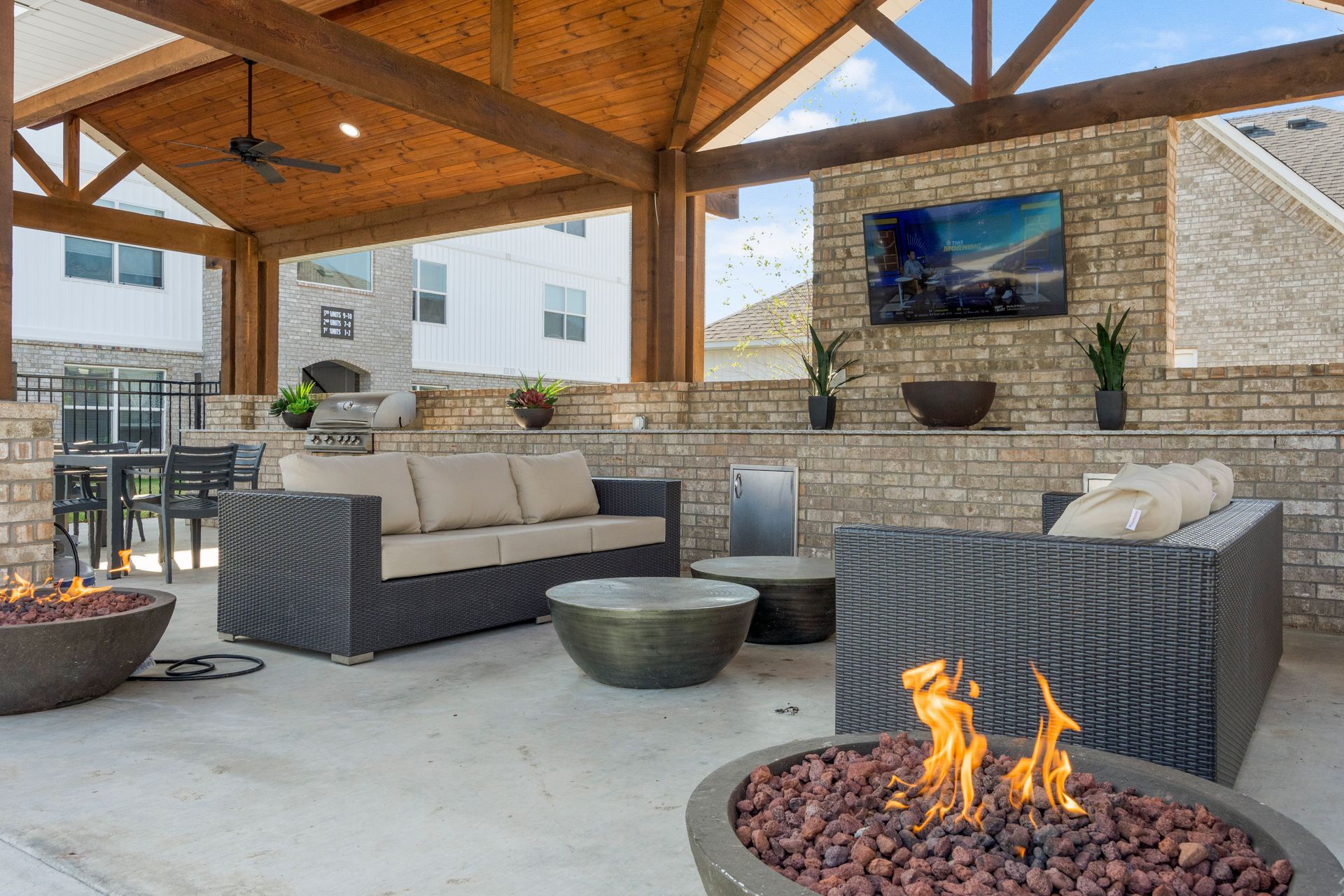 The Reserve at Springdale- community lounge with fire pit