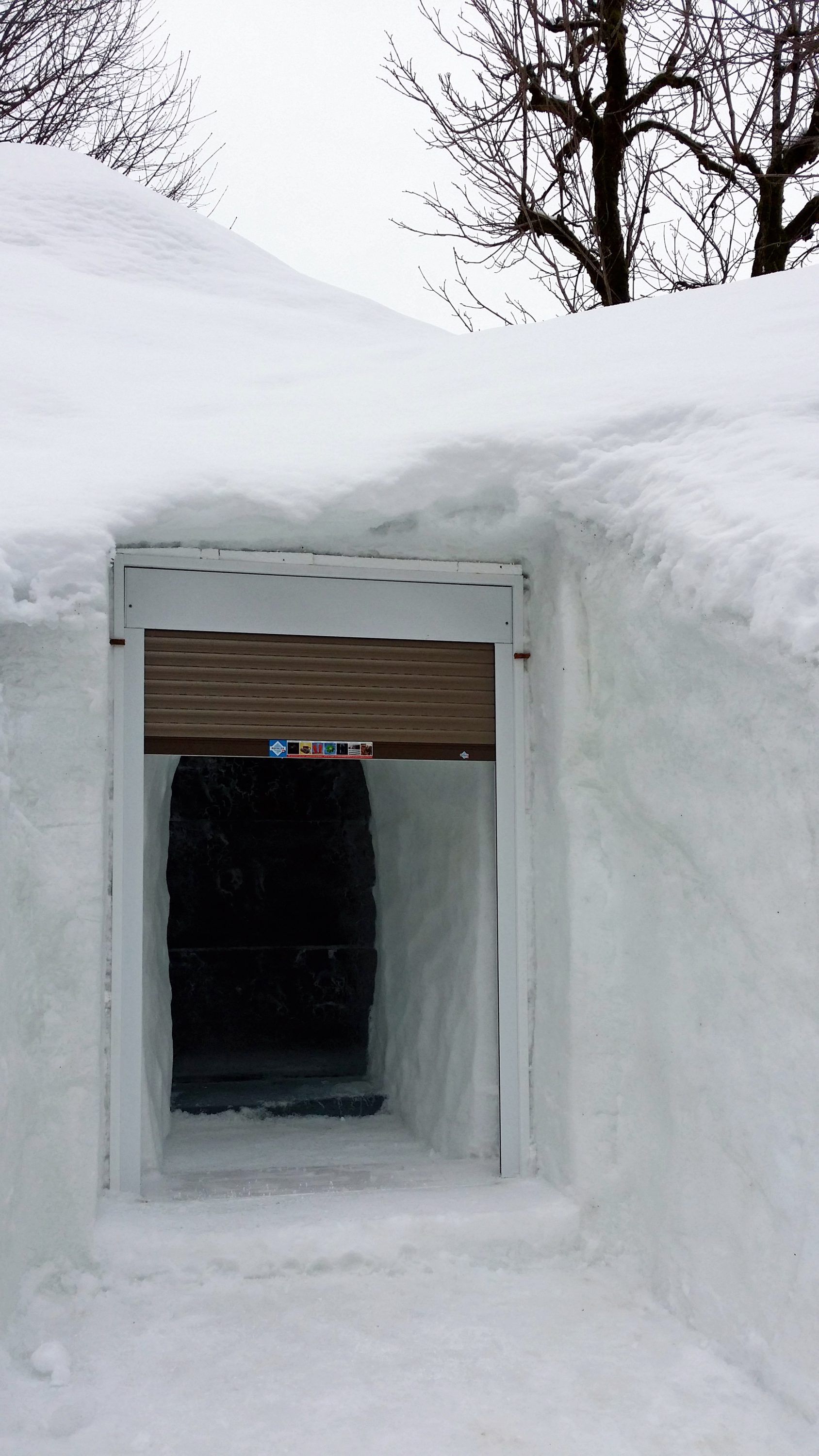 Store extérieur igloo montagne
