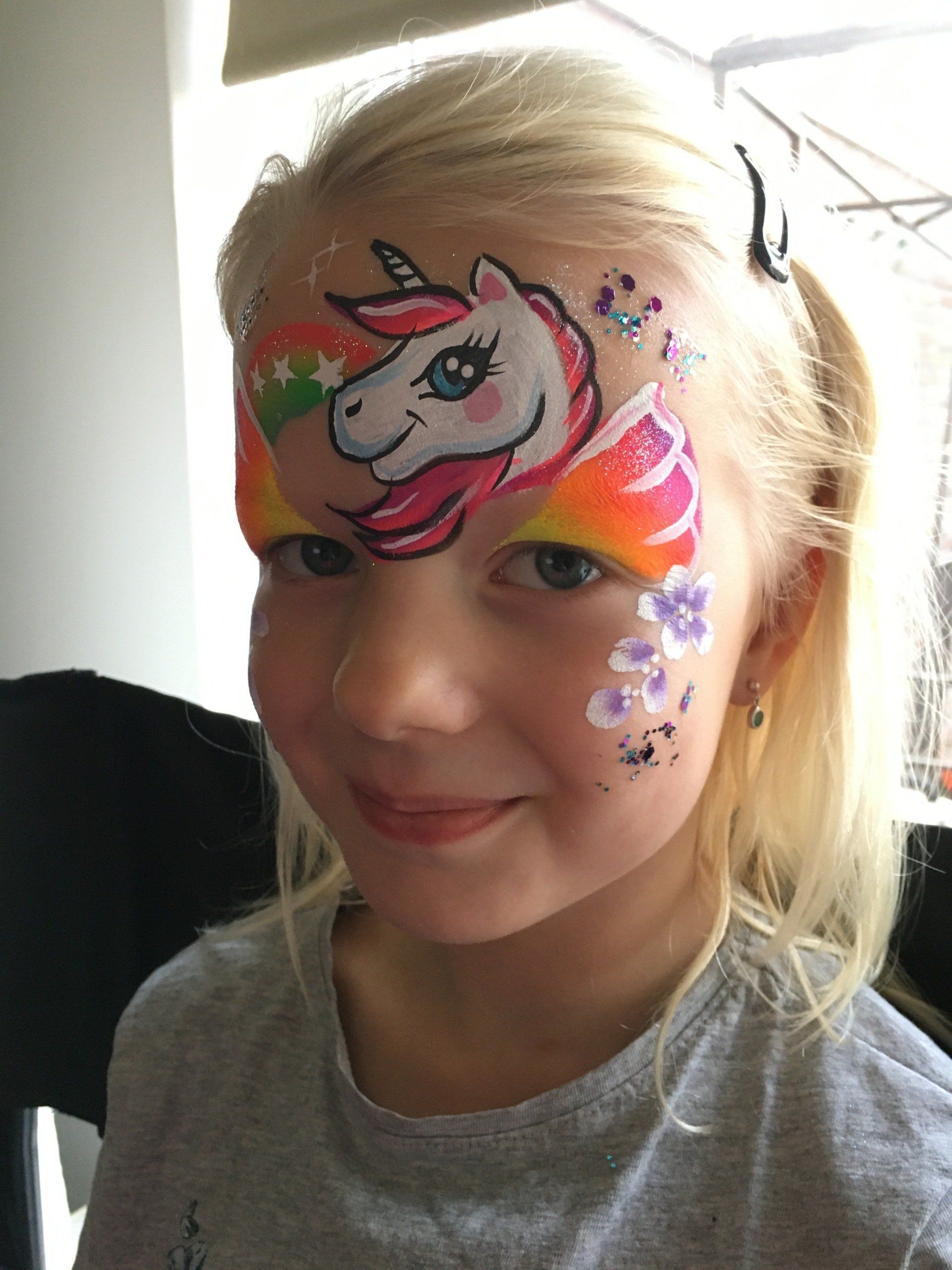 Kindervermaak schminken door Vanja Glitter & Schmink voor feest en evenement in Emmen, Assen, Groningen, Hoogeveen, Drenthe en Groningen