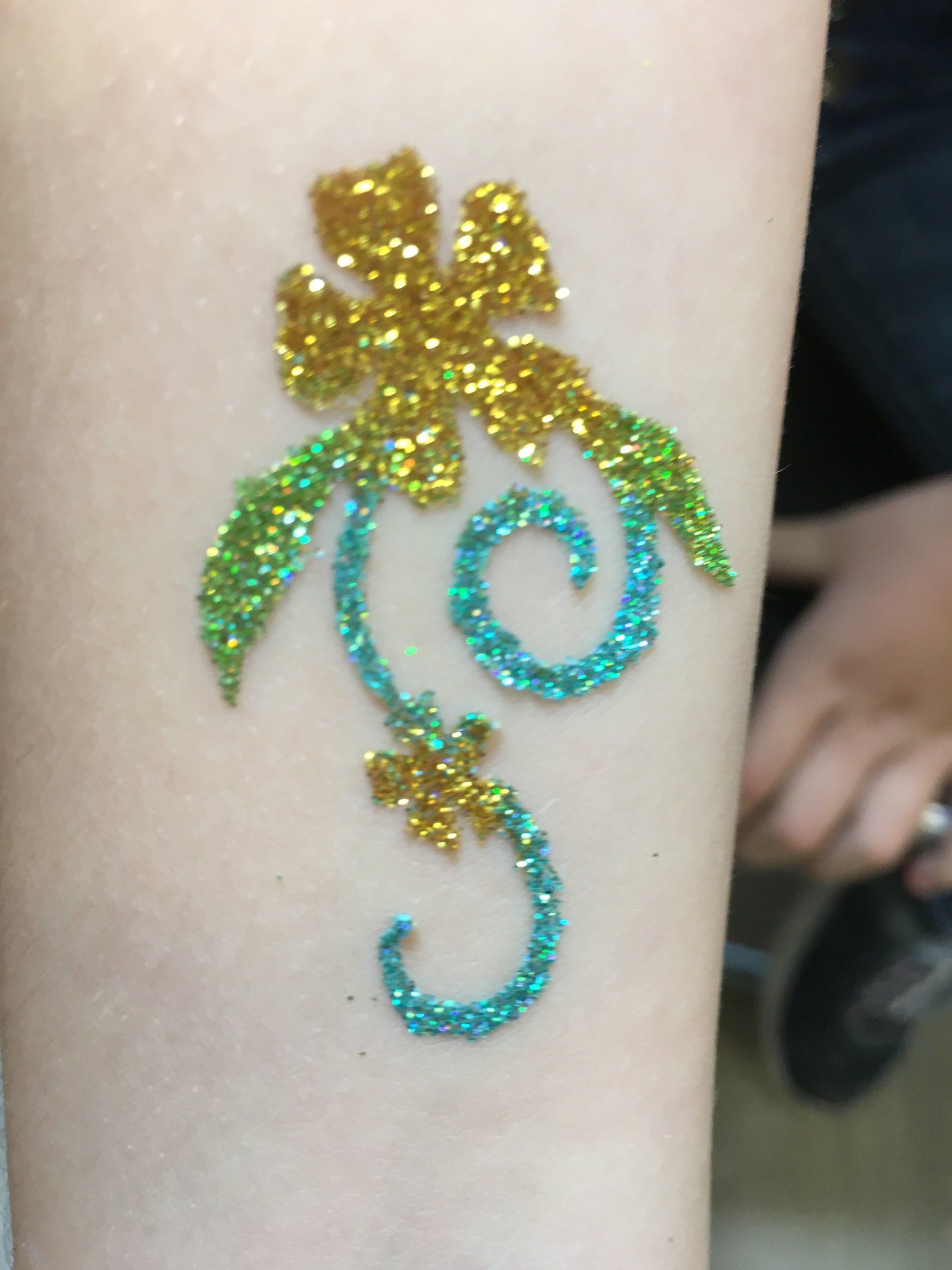 Kindervermaak glittertattoos voor feest en evenement Vanja Glitter & Schmink
