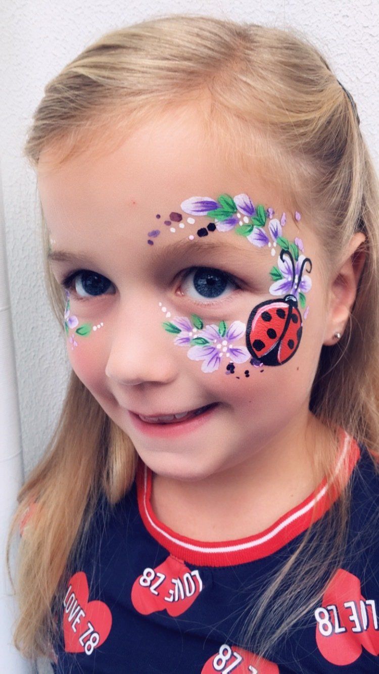 Kindervermaak schminken door Vanja Glitter & Schmink voor feest en evenement in Emmen, Assen, Groningen, Hoogeveen, Drenthe en Groningen