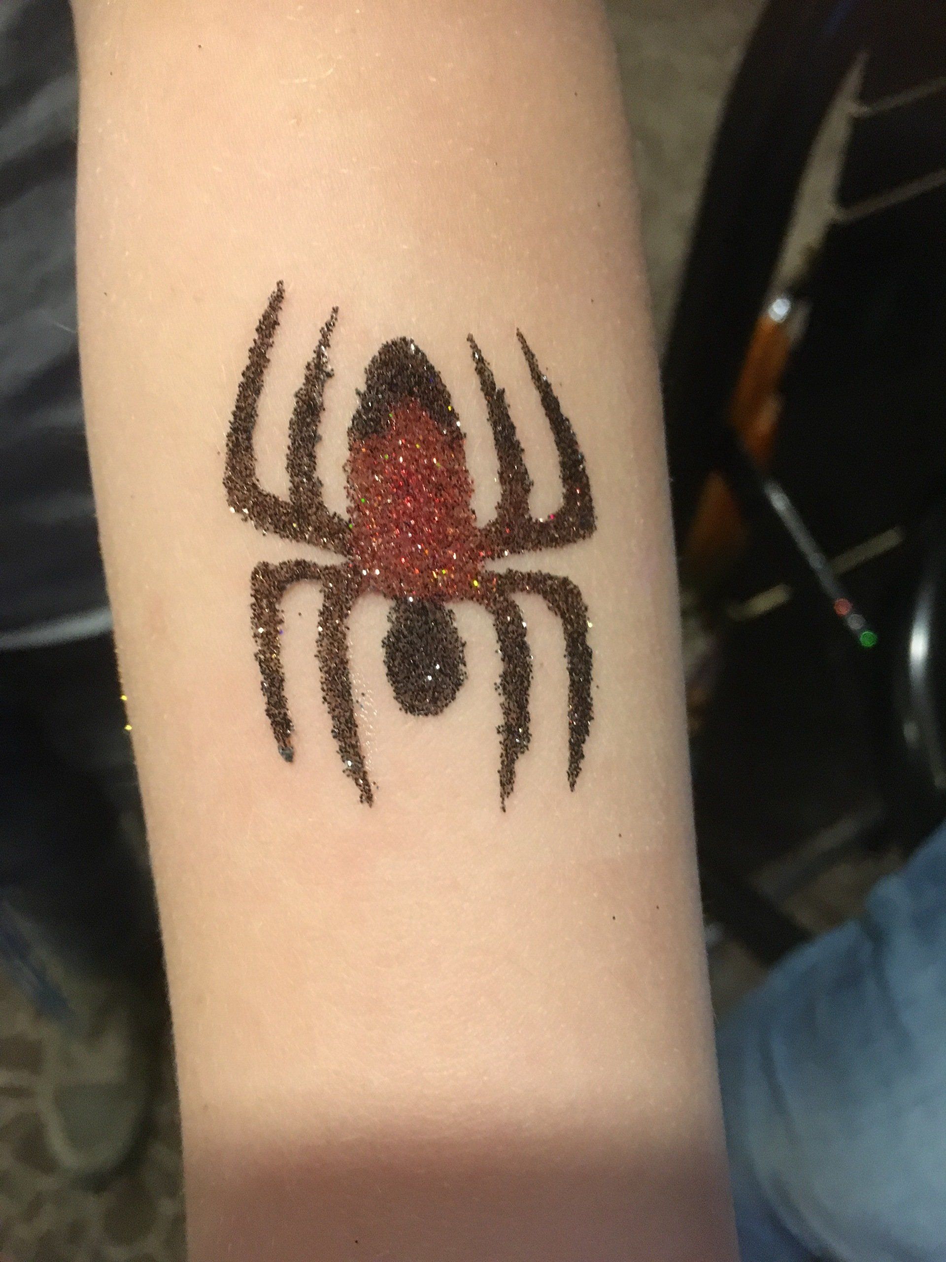 Kindervermaak glittertattoos voor feest en evenement Vanja Glitter & Schmink