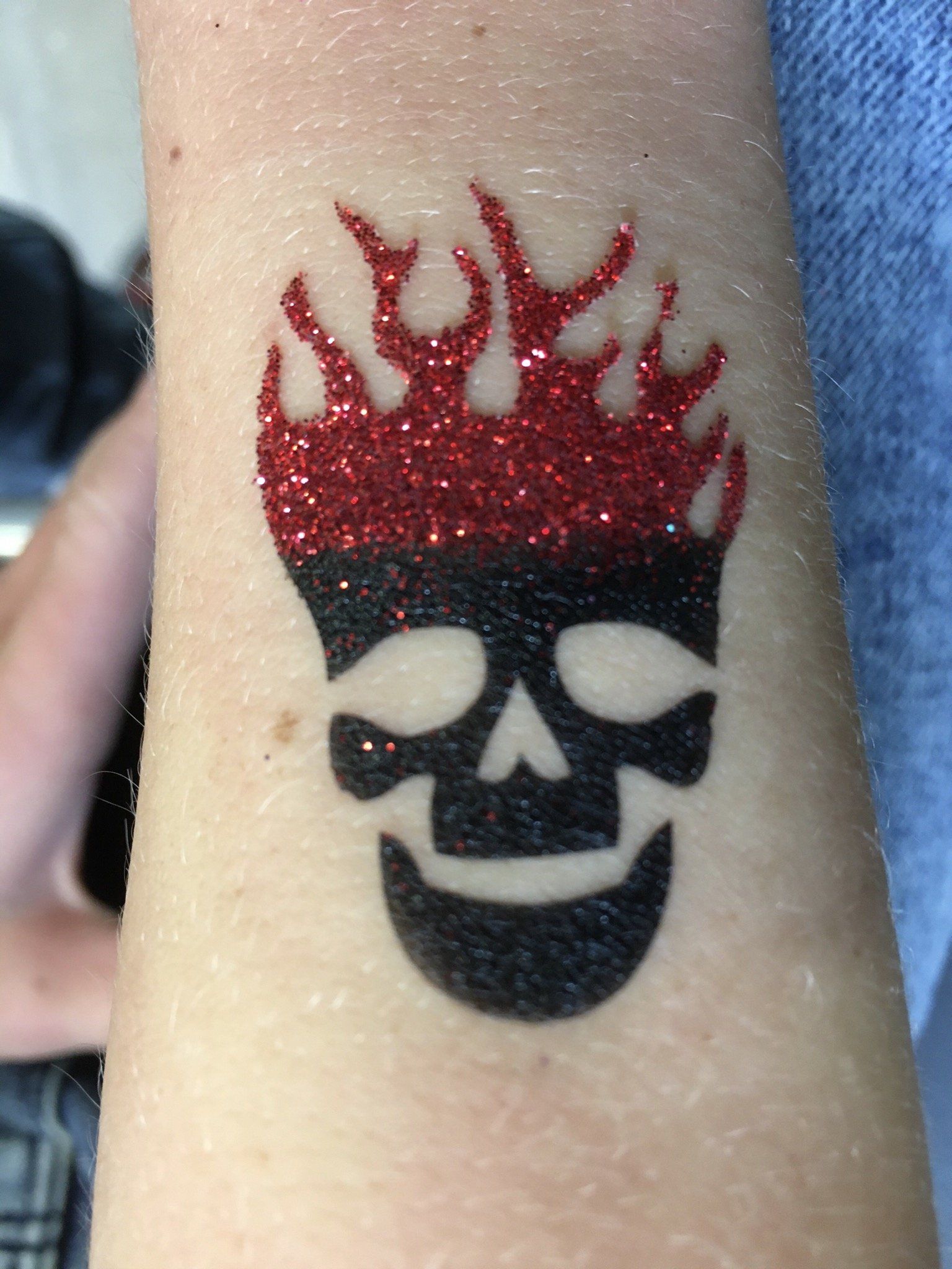 Kindervermaak glittertattoos voor feest en evenement Vanja Glitter & Schmink