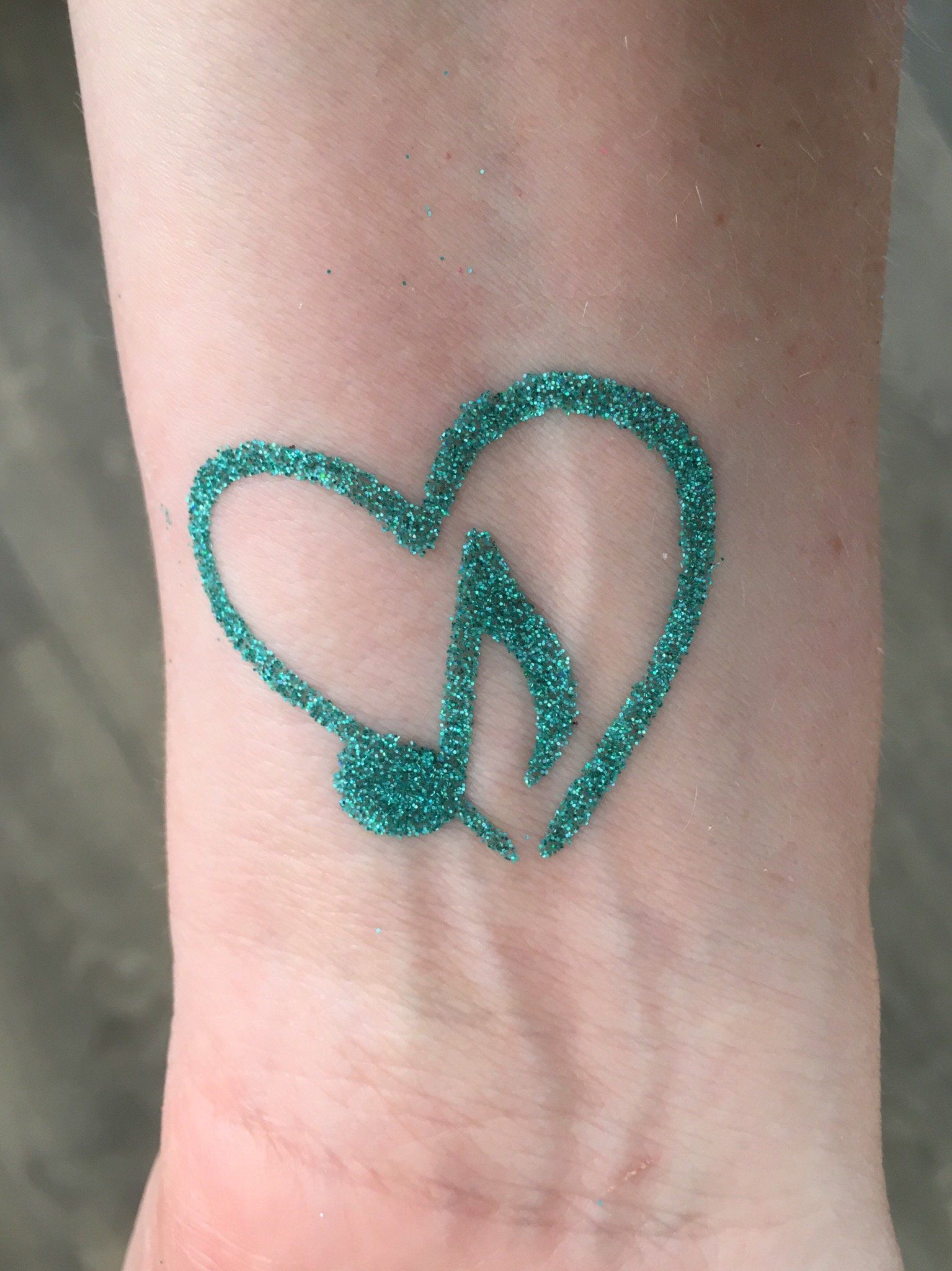Kindervermaak glittertattoos voor feest en evenement Vanja Glitter & Schmink