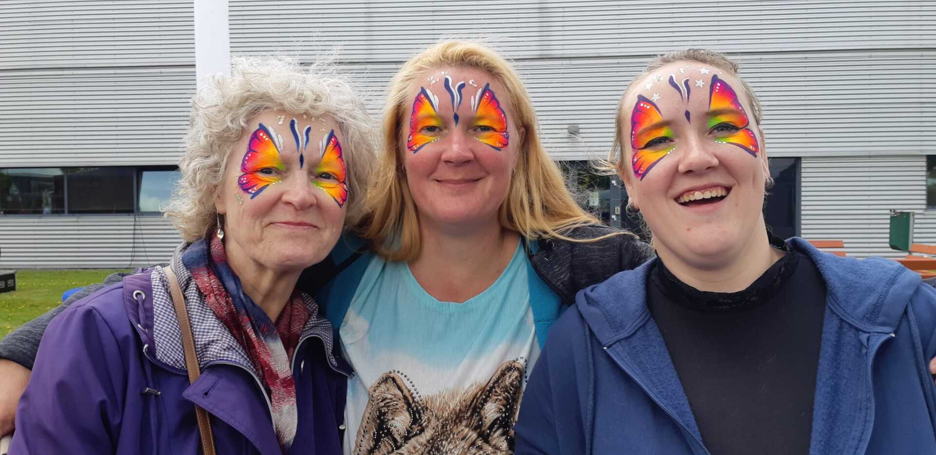 Kindervermaak schminken door Vanja Glitter & Schmink voor feest en evenement in Emmen, Assen, Groningen, Hoogeveen, Drenthe en Groningen