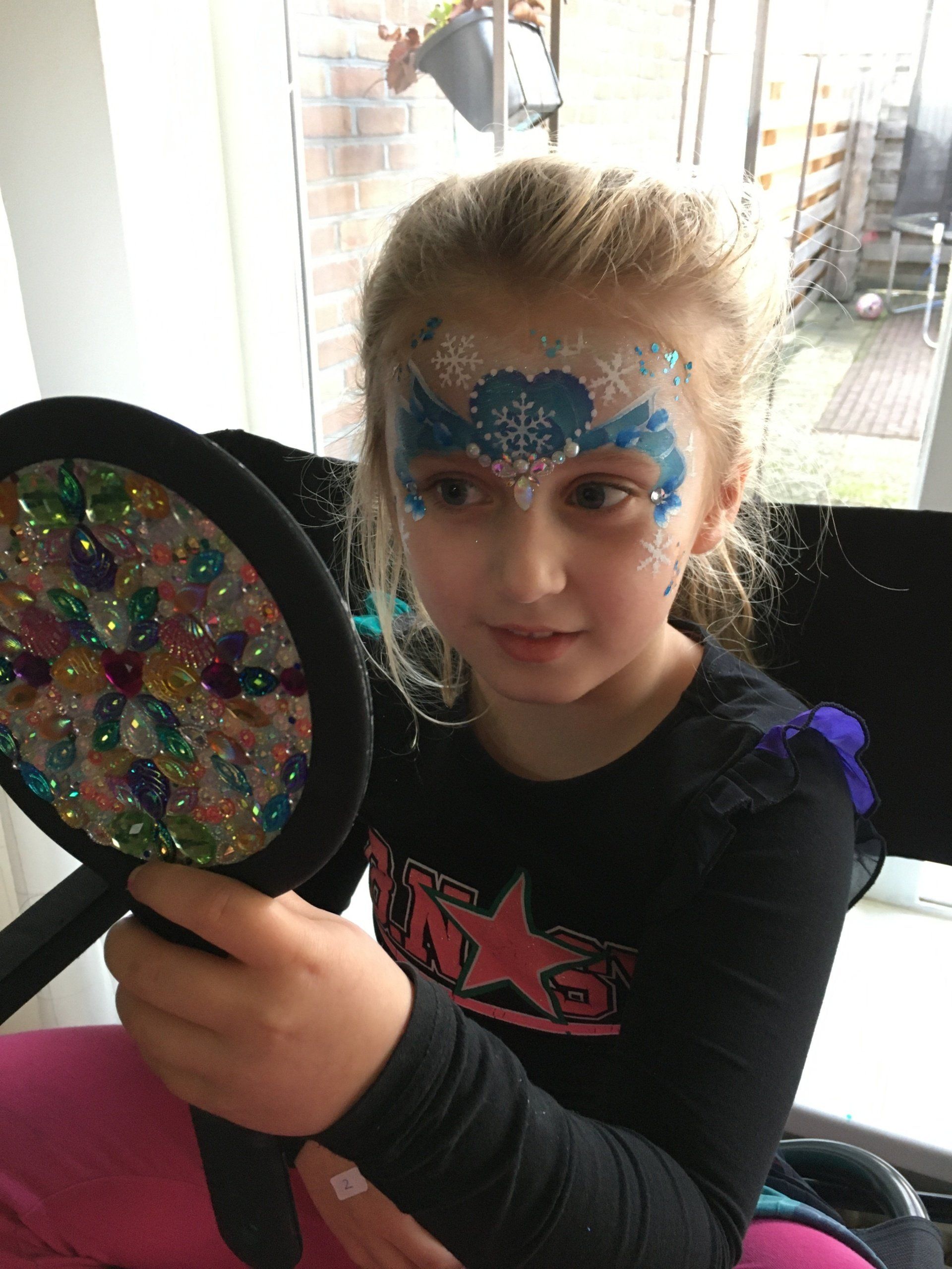 Kindervermaak schminken door Vanja Glitter & Schmink voor feest en evenement in Emmen, Assen, Groningen, Hoogeveen, Drenthe en Groningen