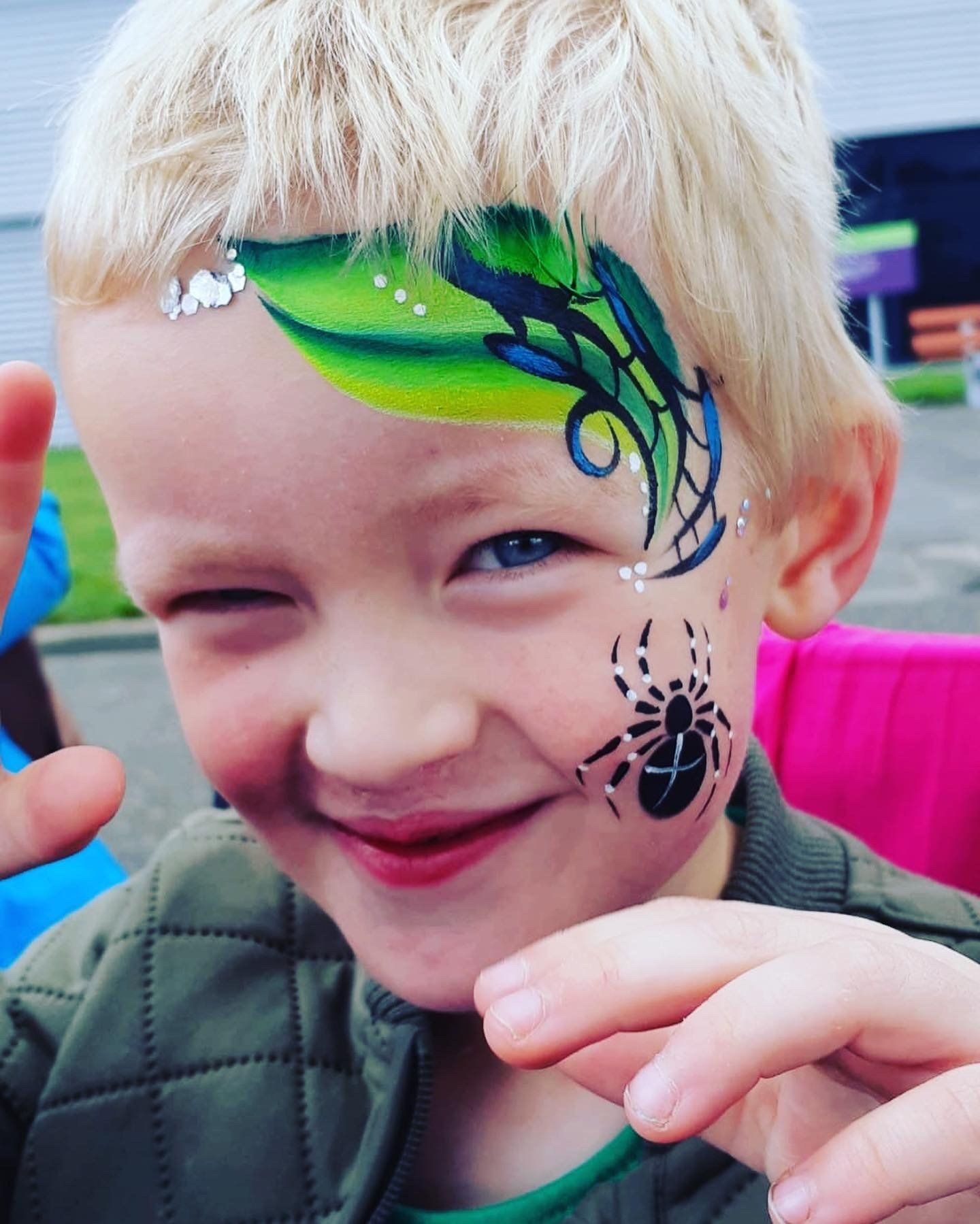 Kindervermaak schminken door Vanja Glitter & Schmink voor feest en evenement in Emmen, Assen, Groningen, Hoogeveen, Drenthe en Groningen