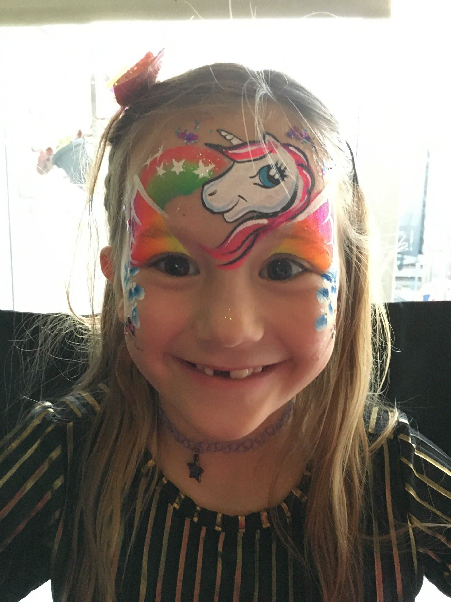 Kindervermaak schminken door Vanja Glitter & Schmink voor feest en evenement in Emmen, Assen, Groningen, Hoogeveen, Drenthe en Groningen