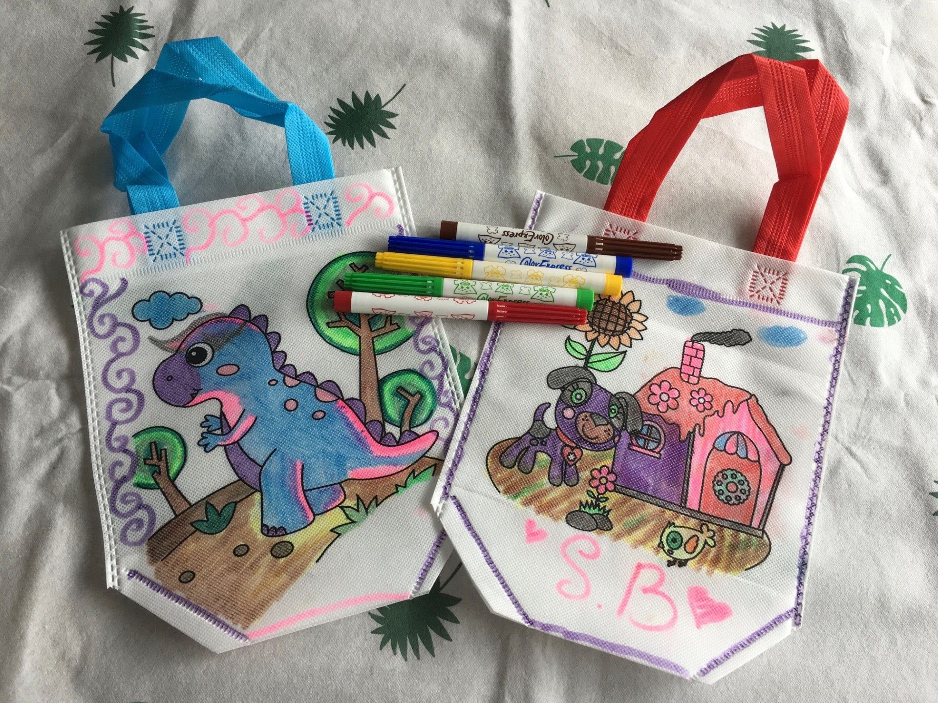 Kindervermaak schminken door Vanja Glitter & Schmink voor feest en evenement in Emmen, Assen, Groningen, Hoogeveen, Drenthe en Groningen