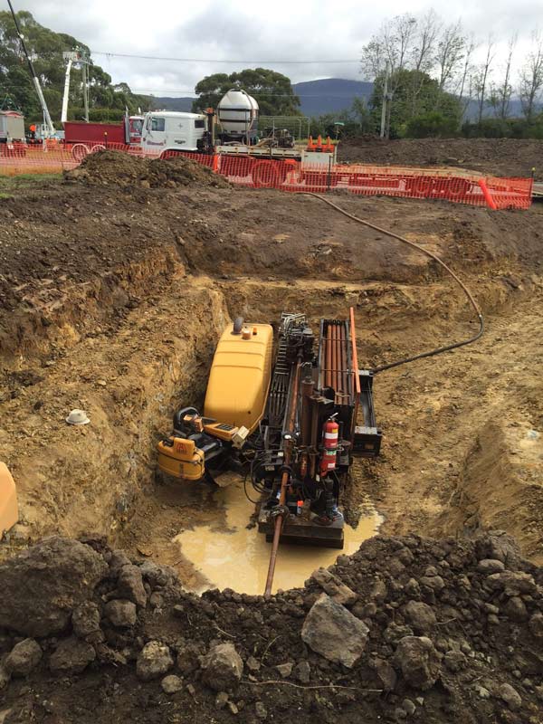 horizontal drilling machine in a pit