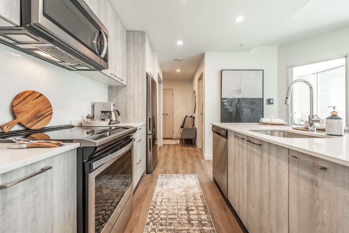 Pet Friendly Luxury Downtown Apartments   210 1400Quadra 08 (1) 1920w 