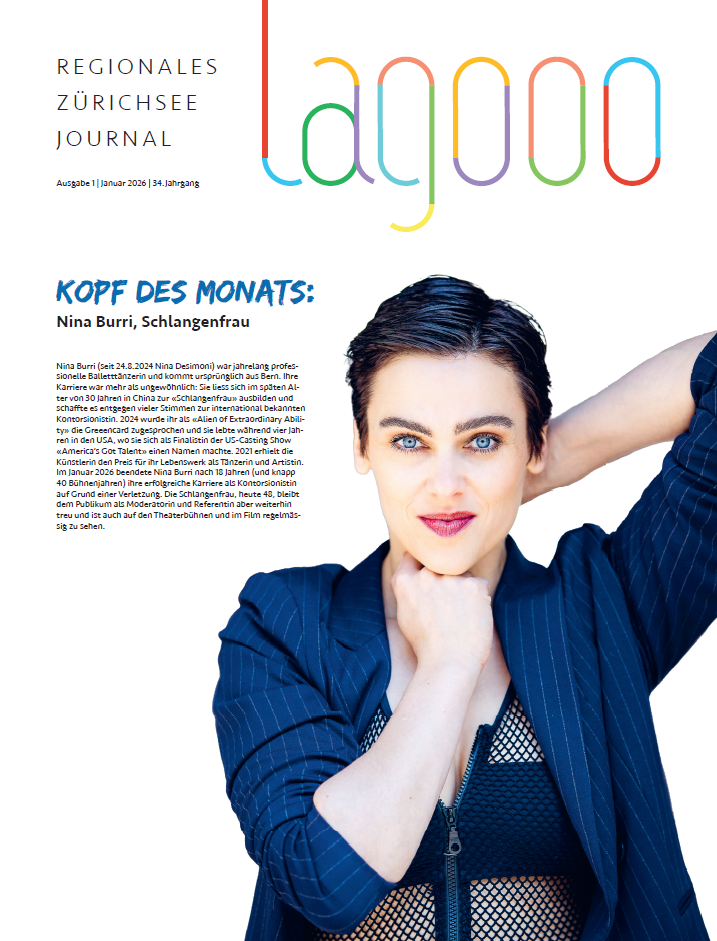 Magazincover: Frau mit kurzen dunklen Haaren, blauem Blazer und dem Text „Kopf des Monats“. Regenbogenlogo „lagoo“ oben.