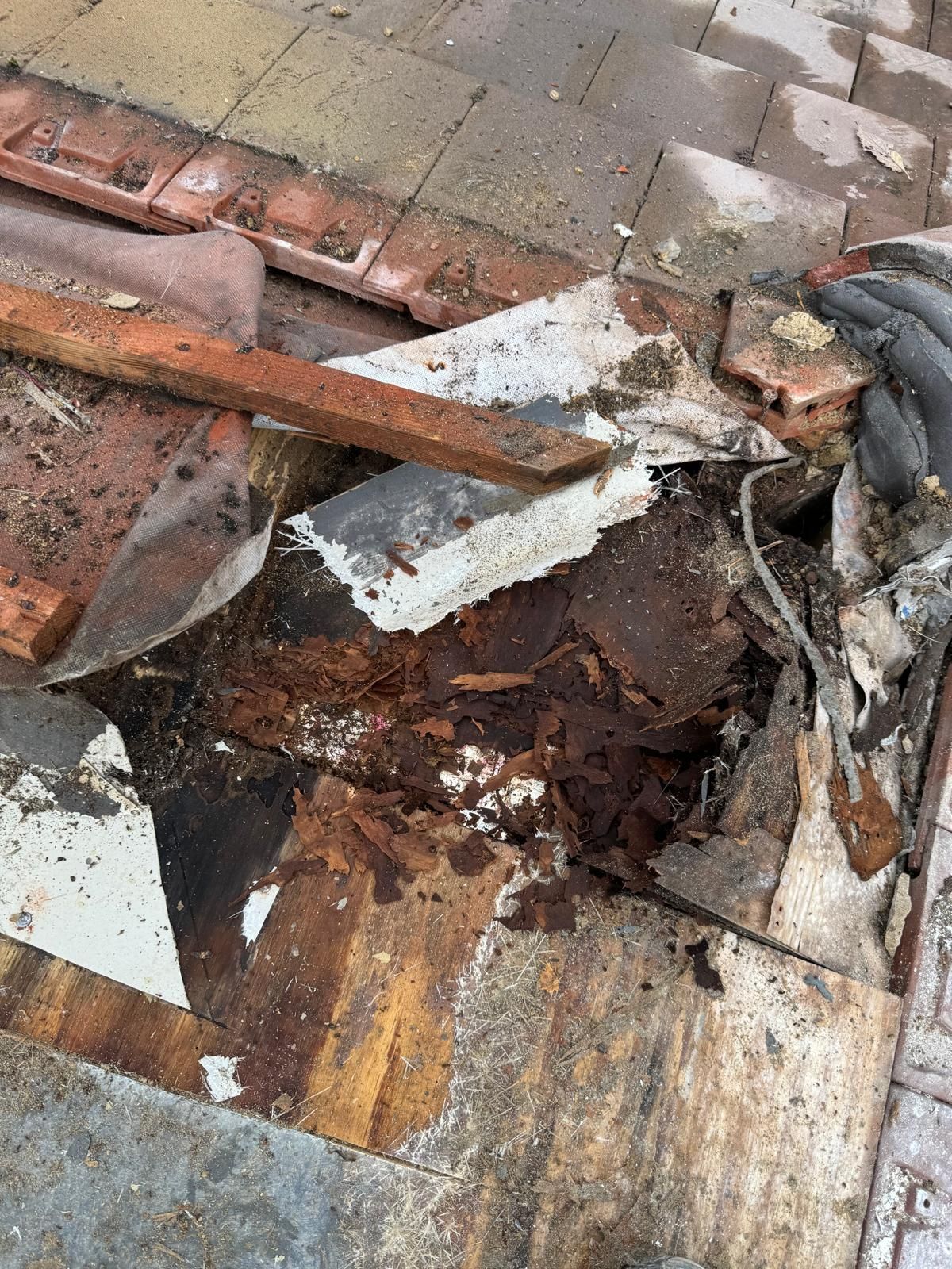 damaged roof debris| roof repair by fix all roofing