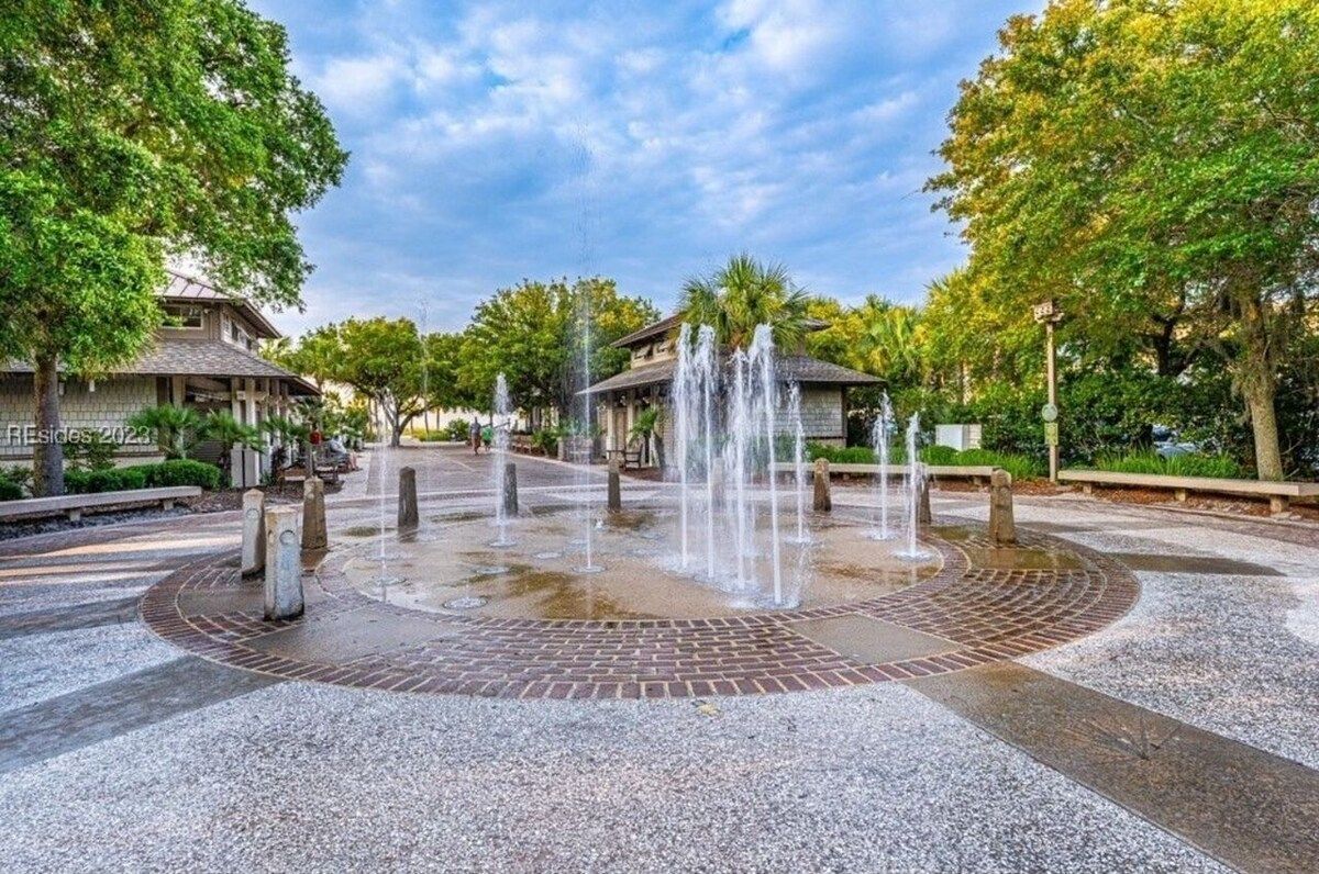 Fountains at famous Coligny Beach Circle.